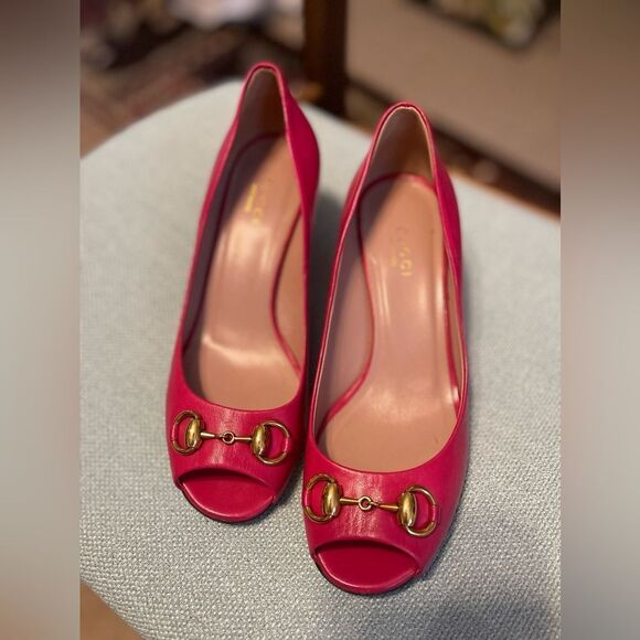 Gucci Hot Pink Leather Horsebit Peep Toe Heels - Size 35.5 - Picture 1 of 4
